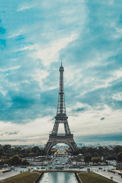 Famosa E Bela Torre Eiffel Em Paris Fran A Foto Premium