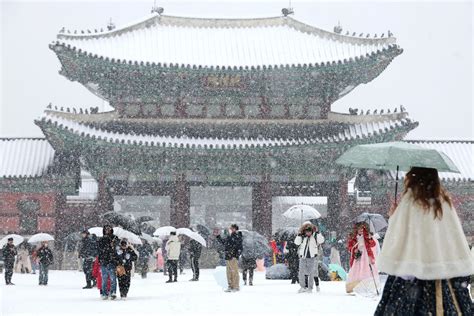 Seoul suffers biggest December snowfall in more than 40 years - EFE