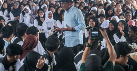 Kerajaan Cadang Perkenal Sekolah Untuk Anak Golongan Paling Miskin