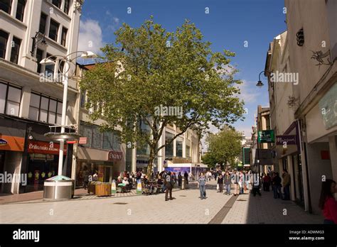 Cardiff queen street hi-res stock photography and images - Alamy