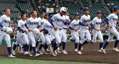 ＜高崎健康福祉大高崎・報徳学園＞敗れた高崎健康福祉大高崎ナイン（撮影・成瀬 徹） ― スポニチ Sponichi Annex 野球