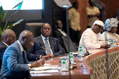 Affaire Du Milliard De Dollars Macky Sall Porte Plainte Pour