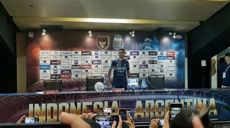 Scaloni Mendadak Minta Ganti Penerjemah Di Konferensi Pers Timnas