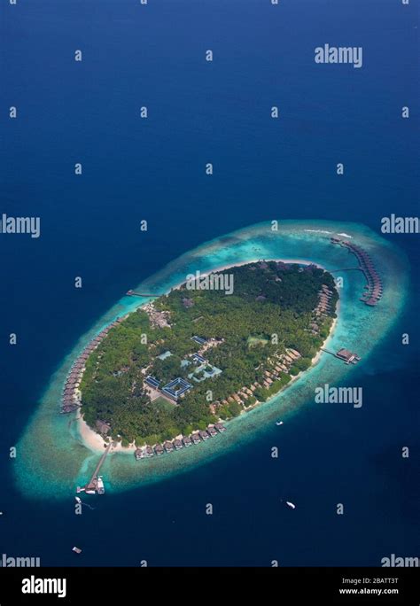 Aerial view resort island Maldives Stock Photo - Alamy