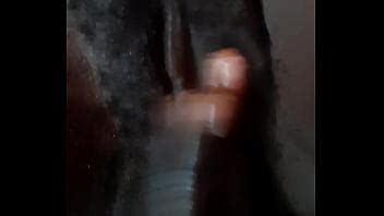 La tocó con los dedos hasta que se mojó XVIDEOS