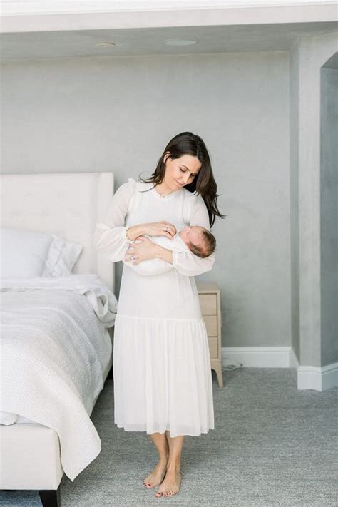 What to Wear for that Newborn Photoshoot (70+ Outfits for MOMS!) - Life ...