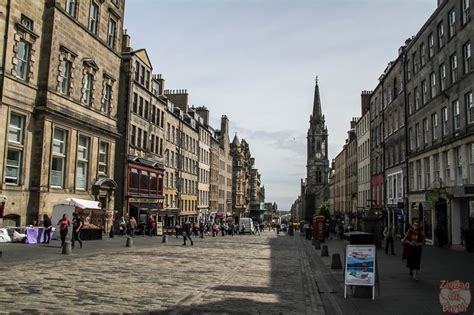 The Royal Mile Edinburgh Scotland Walking 4 Royal Mile Edinburgh