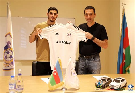 Qaraba Yeni Transferini A Qlad Foto Oxu Az