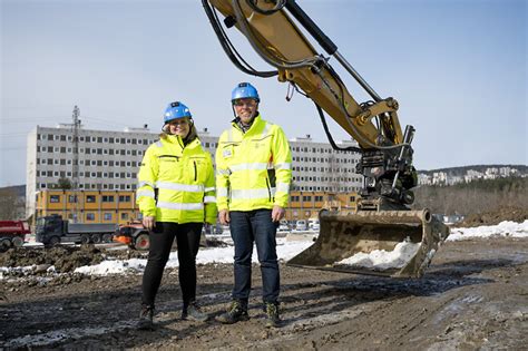 Betonmast og Oslobygg KF tar første spadetak på Haukåsen skole