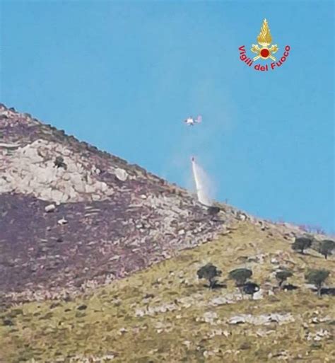 Incendio Sul Monte Grande In Fumo Una Vasta Area Di Macchia Mediterranea