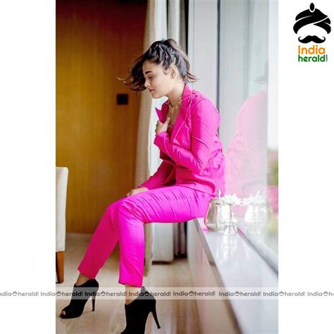 Hot Shalini Pandey Photos Compilation Set 1