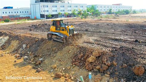 The Best Machine Dozer Shantui Pushing The Mud Fastb With Team Dump