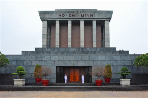 Ho Chi Minh Mausoleum - Chao Hanoi