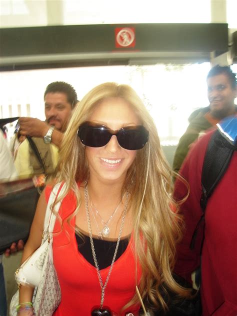 Anah Desembarcando No Aeroporto Em Mc Allen Eua