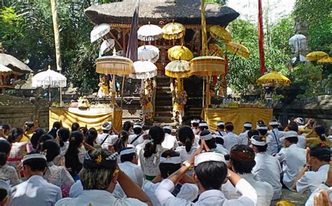 Makna Dan Tradisi Hari Raya Saraswati Di Bali Faceharta