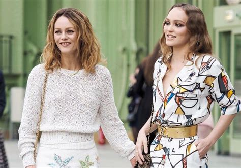 Lily Rose Depp Se Confie Sur Ses Parents Vanessa Paradis Et Johnny Depp