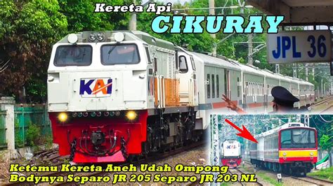 Menanti Kedatangan Kereta Api Cikuray Datang Dari Garut Untuk Pertama