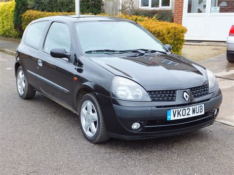 First Car Reviews Renault Clio 1 1 16V Dynamique Review