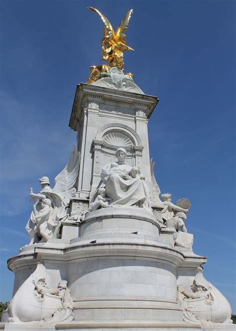 queen victoria memorial victoria memorial buckingham palace