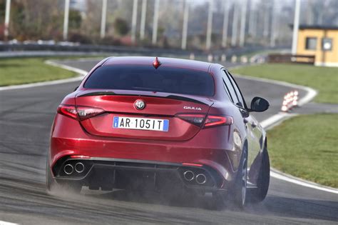 Essai Alfa Romeo Giulia Quadrifoglio Premier Contact Avec Ses 510 Ch