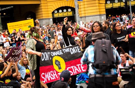 Australia Day Protesters Clash With Police In Sydney Daily Mail Online