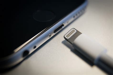 Vì sao cổng sạc iPhone 12 vẫn là Lightning thay vì USB C