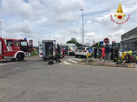 Incidente Alla Rotonda Di Cirimido Atterra Lelisoccorso Prima Como