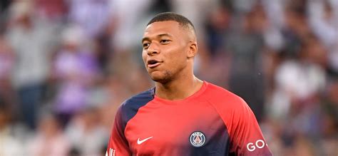 PSG Kylian Mbappé nétait visiblement pas tenté par le brassard de