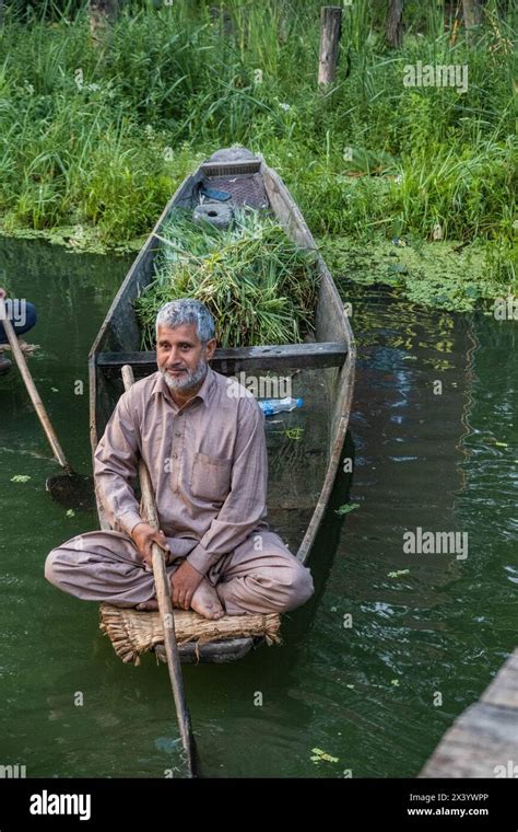 Floating Market Vendors Enjoying A Smoke Dal Lake Srinagar Kashmir