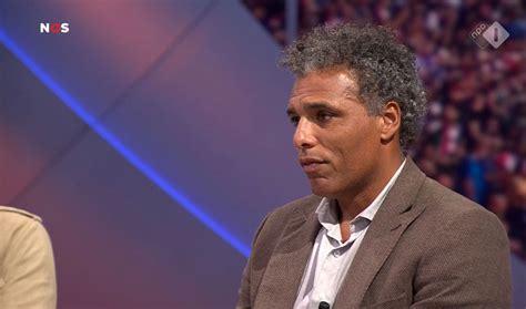 Van Hooijdonk Keert Terug Bij Studio Voetbal En Komt Met Eerste Reactie