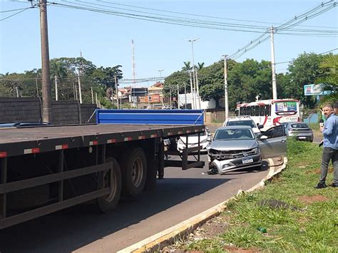 Acidente na Zahran em Campo Grande Trânsito Congestionado em 03 10 2022