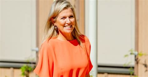 M Xima Der Niederlande Begeistert Im Orangenen Kleid Bunte De