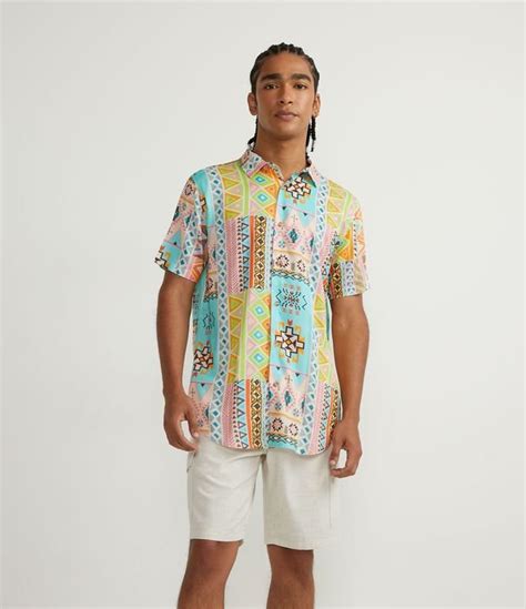 Camisa Manga Curta Em Viscose Estampa Boho Multicores