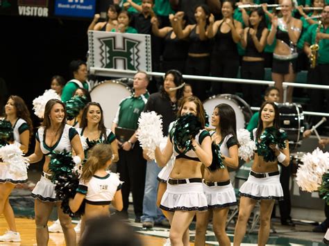 University Of Hawaii Cheerleaders And Dancers Flickr