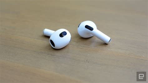 Apple's 3rd-gen AirPods drop to a record low of $140 - Top Tech News