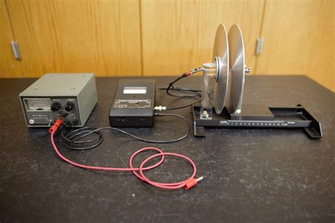 (5C10.20) Parallel Plate Capacitor – TAMU Physics Lab Center