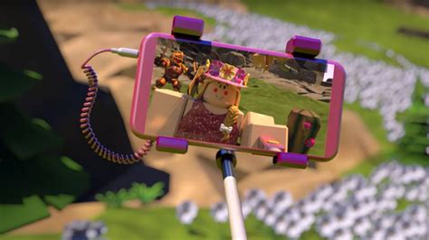 Download Roblox Girl Selfie Wallpaper