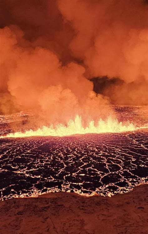 Erupción en Islandia El volcán de Grindavik empieza a expulsar lava