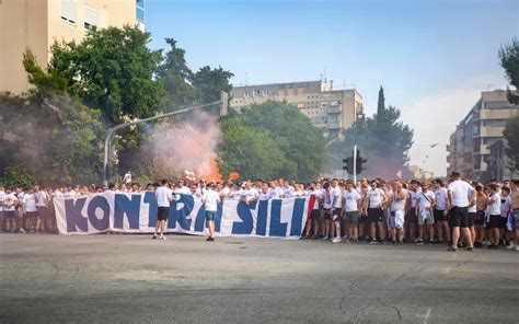 Torcidaši na Poljud došli u posebnim majicama evo što piše na njima