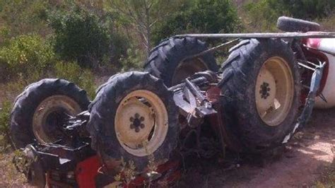 Muere Un Hombre De A Os Al Volcar El Tractor Que Conduc A En Corbera