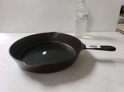 Griswold Cast Iron Skillet - Trice Auctions