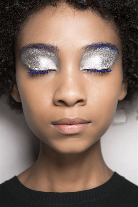 Runway-Inspired Ways to Wear Colored Mascara | StyleCaster