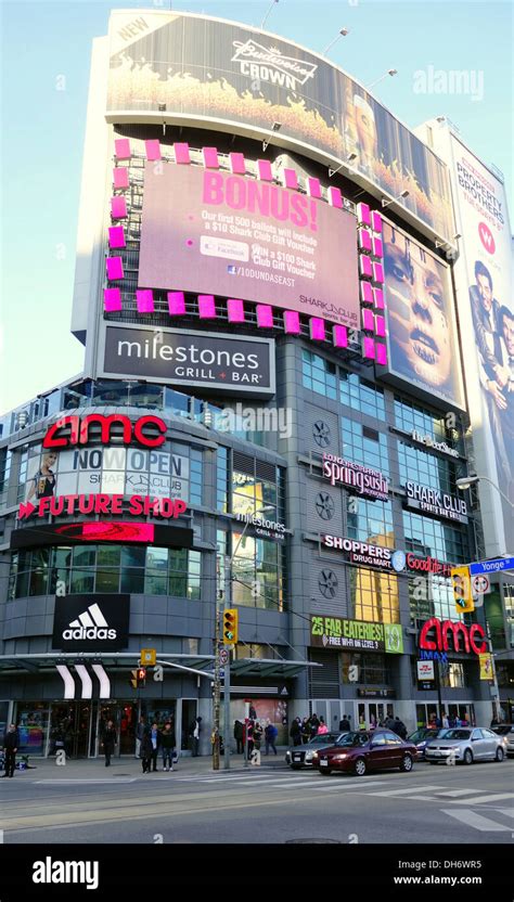 Canadian Billboards Hi Res Stock Photography And Images Alamy