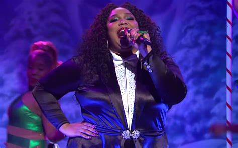 Lizzo Makes Snl Debut After She Cancels Performances Due To Illness