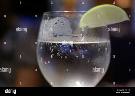 Tasse mineralwasser Fotos und Bildmaterial in hoher Auflösung Alamy