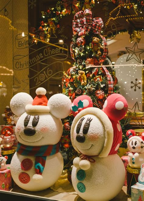 57 Best Pictures Christmas Decorations At Disneyland 35 Creative Diy