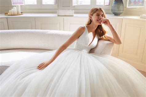 Atelier Emé 2022 la nuova collezione da sposa e cerimonia