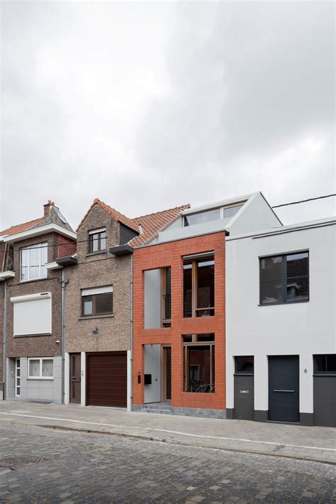 Schakelbouwwoning Met Vrijstaande Voorgevel