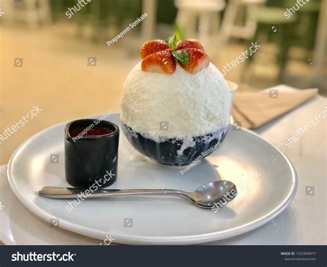 Bingsu Korean Dessert Stock Photo 1325849477 | Shutterstock