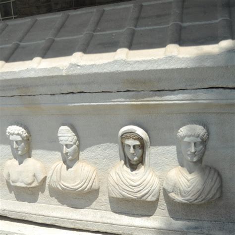 3D Printable Sarcophagus With Four Busts By Scan The World